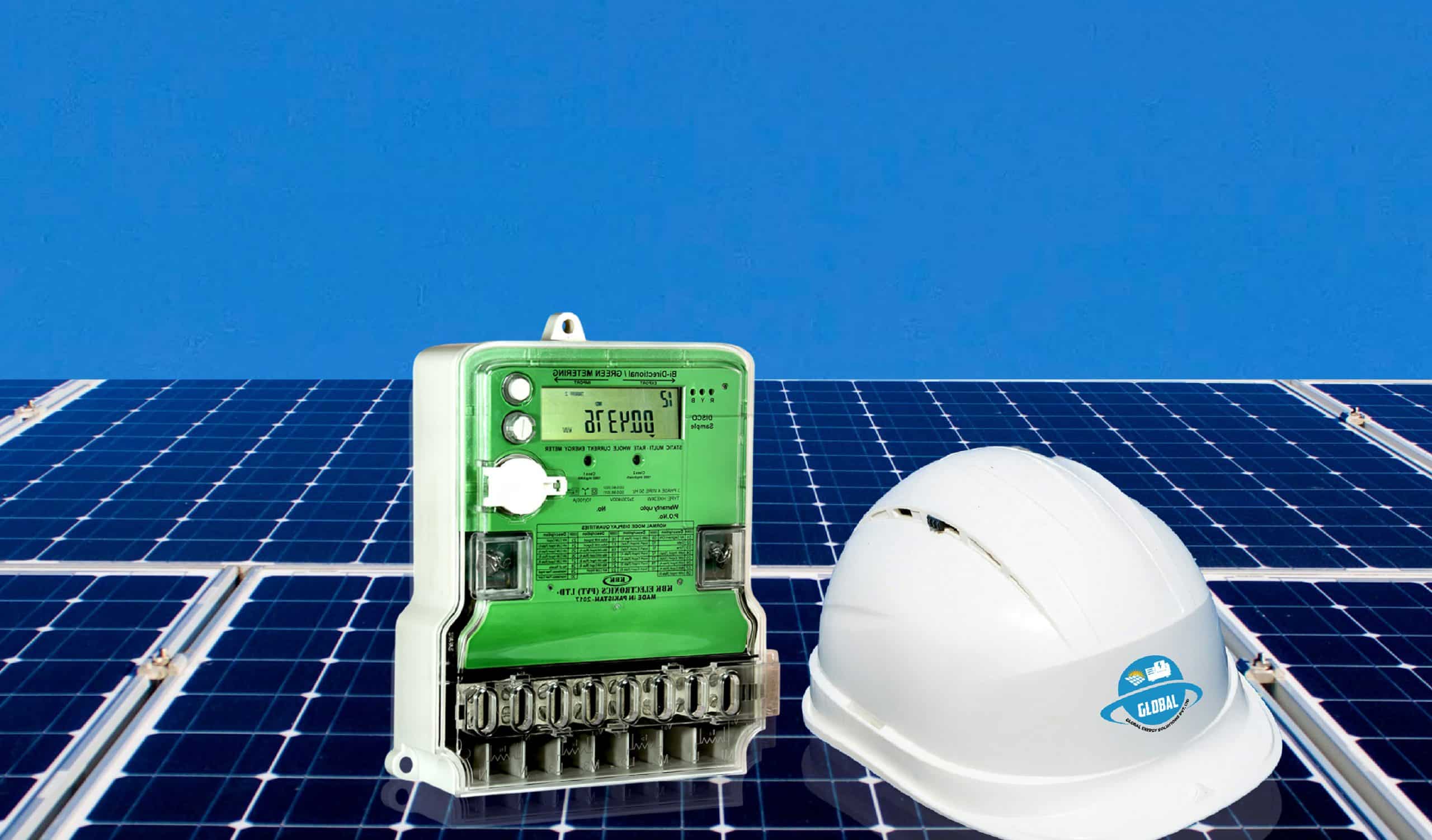 Net metering system in Pakistan showing how solar users send extra electricity to the grid for bill adjustment.